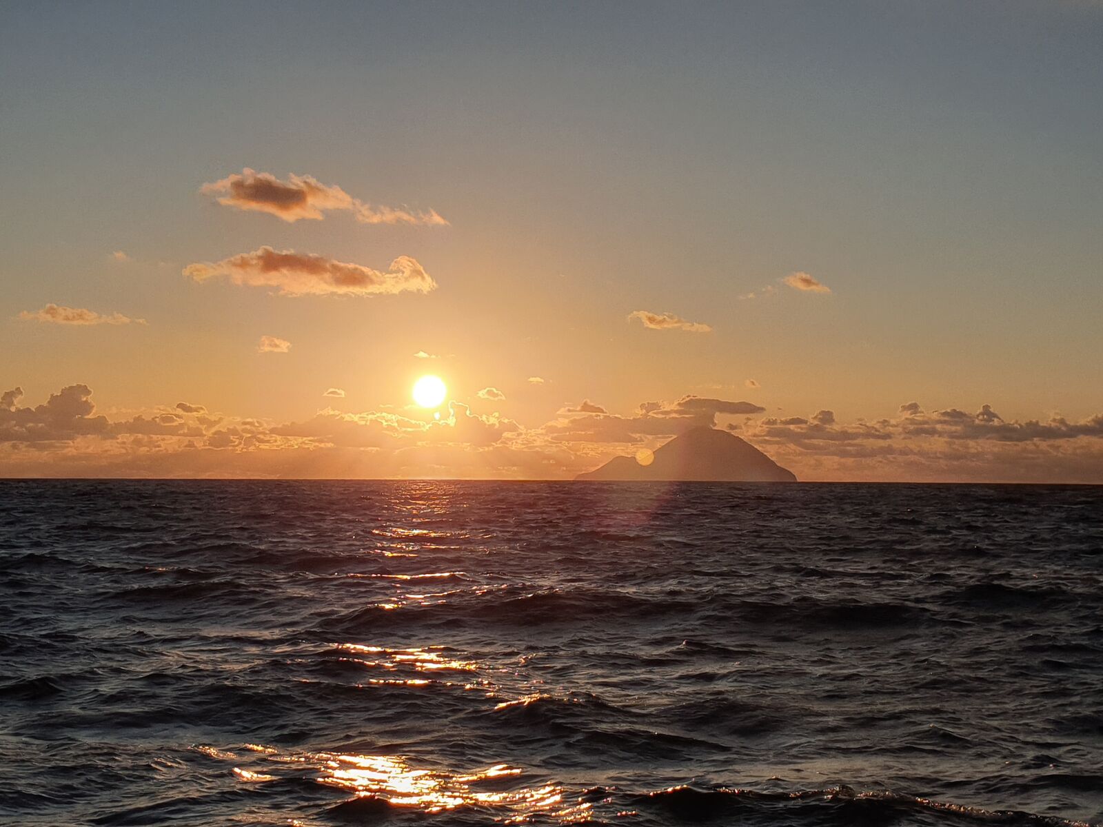 Featured image of post Vulkaninseln und Segelboote