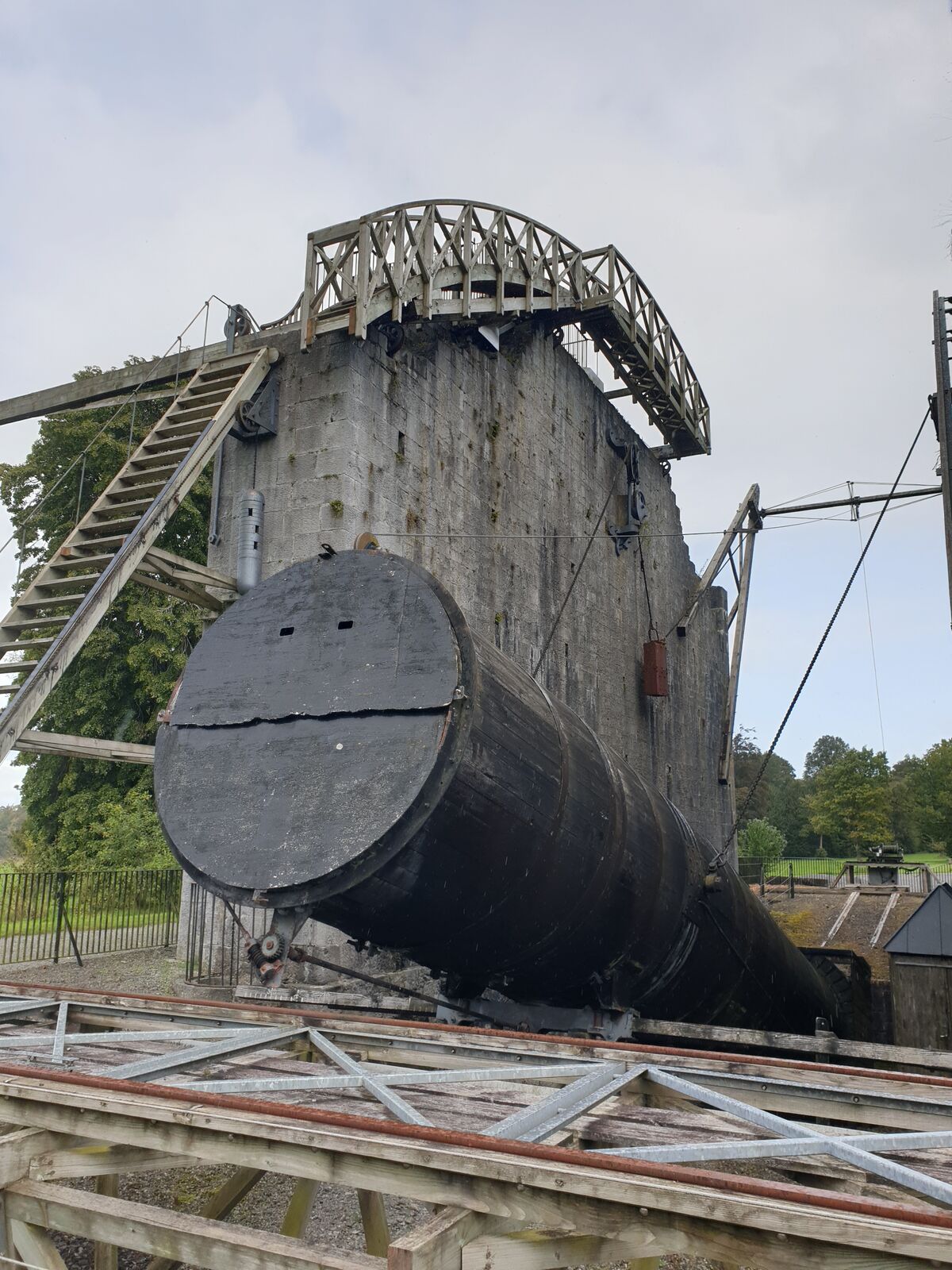 The Leviathan telescope was already used before the invention of photography to describe galaxies in detail.